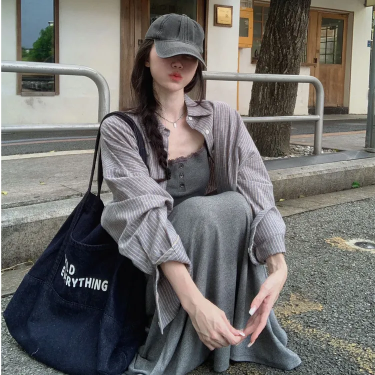 简约气质休闲撞色条纹长袖衬衫女吊带灰色半身裙三件套2025年新款