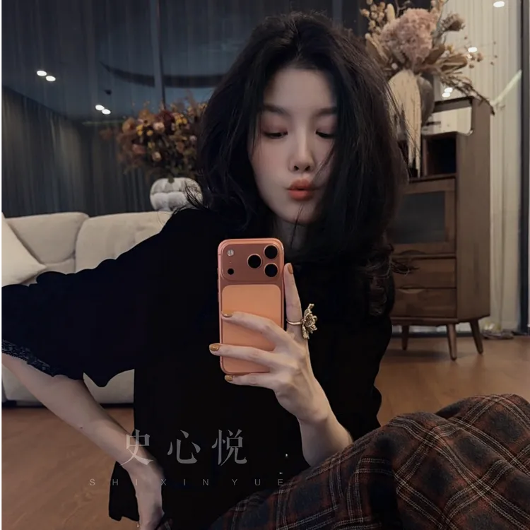 【悦悦专属】秋冬小香风洋气丝绒珠珠扣衬衣Y1006