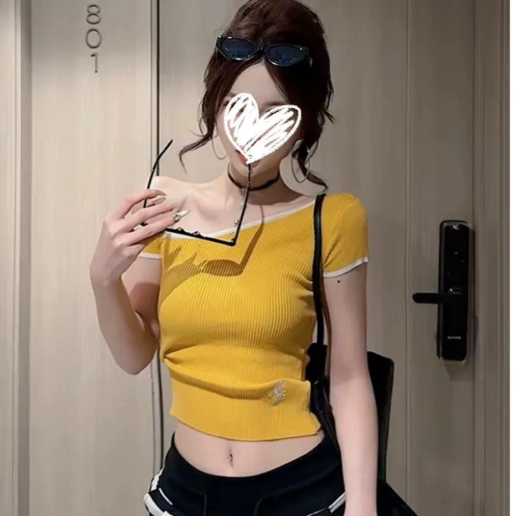 度月棠2025夏季新款气质露肩辣妹风撞色针织上衣女设计感修身显瘦