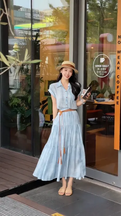 蓝色连衣裙女夏季2025年新款收腰显瘦洋气休闲度假夏天假两件裙子