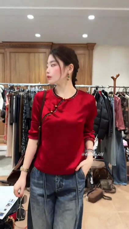 新中式复古红色圆领斜襟盘扣2025年秋季新款中国风小众轻奢上衣女
