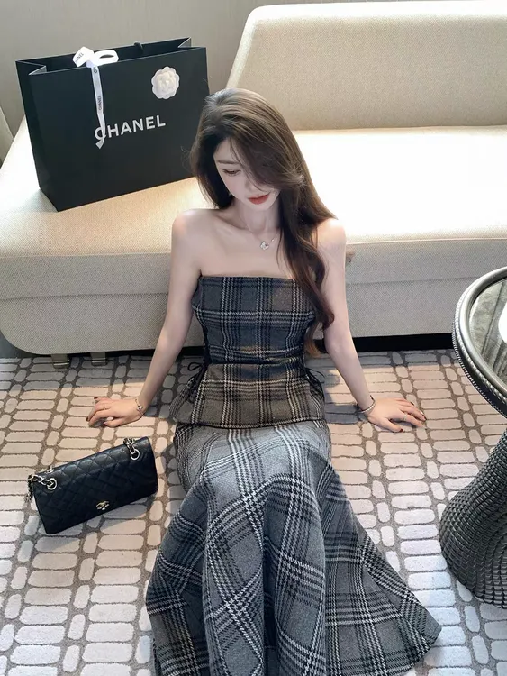 英格兰街角 老钱风气质复古纯欲风收腰抹胸上衣+格子包臀半裙套装