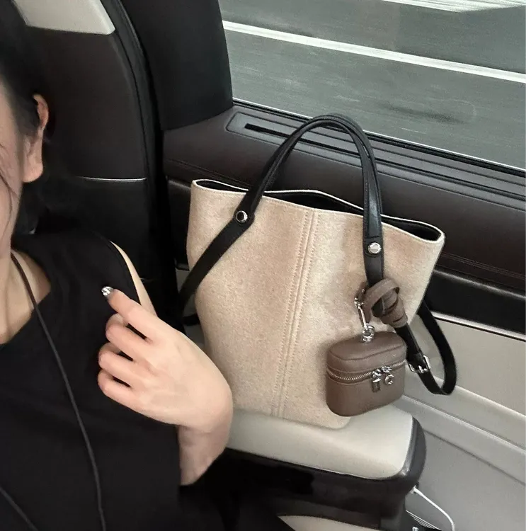 小众亚麻大容量水桶包高级感百搭腋下包2025复古通勤单肩手提包女