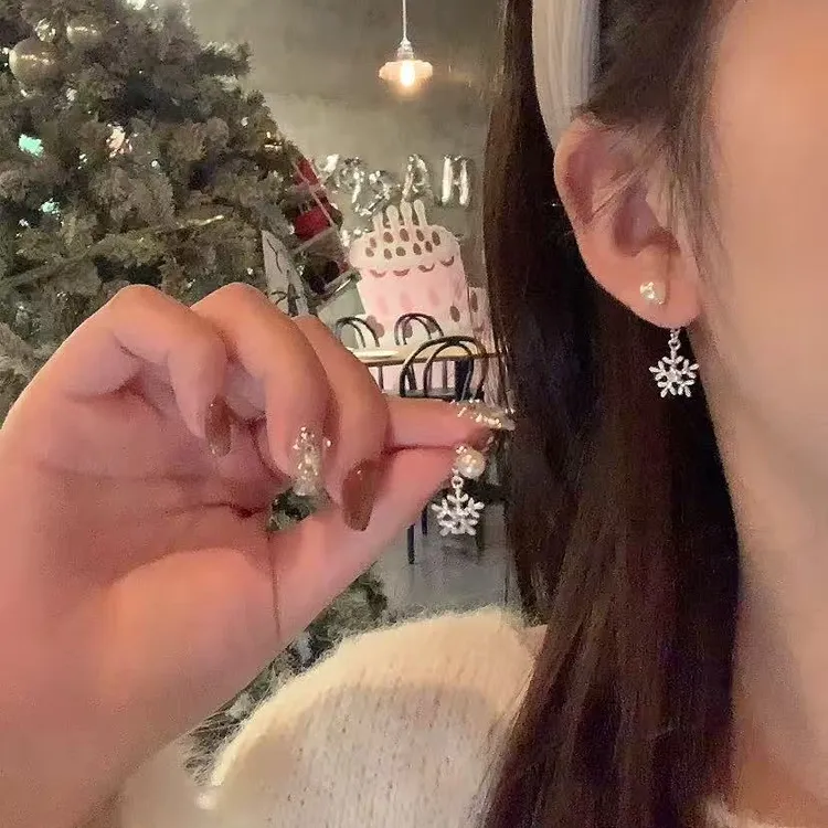 铜合金锆石耳饰 秋冬气质可两戴闪锆雪花珍珠耳环女精致耳针耳饰