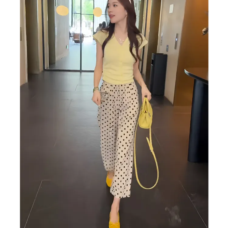 时尚套装女夏季新款V领短款冰丝针织衫休闲白色波点九分裤两件套
