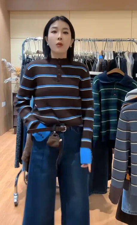 欧货撞色条纹扣子针织毛衣女2025秋冬新款圆领宽松显瘦百搭上衣潮