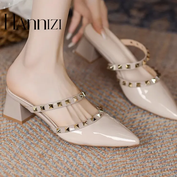 hannizi尖头粗跟高级感包头拖一脚蹬中跟铆钉法式外穿半拖鞋女