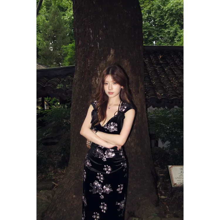 MARIE.COCO夏日复古轻奢感气质连衣裙2025新款独特设计感印花长裙