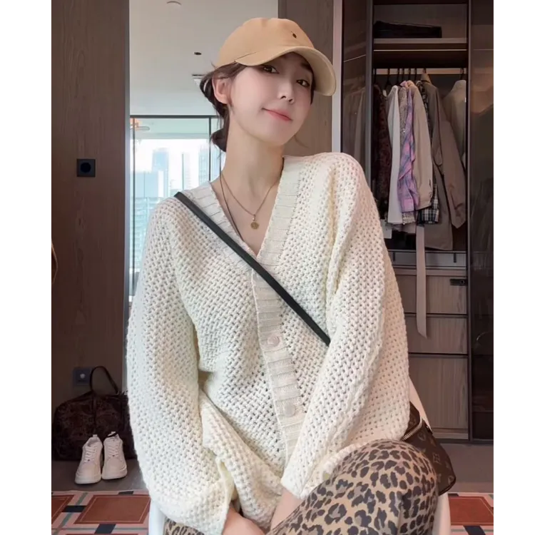 徐靖靖【巴黎早秋】镂空针织开衫女百搭气质长袖洋气V领外套2509039