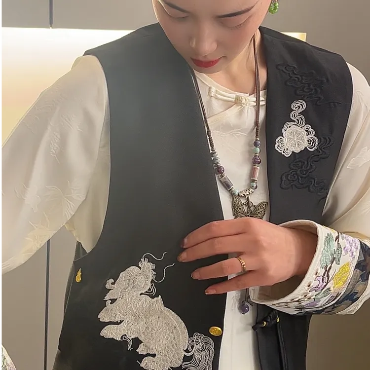 2025春季新款国风麒麟马甲
