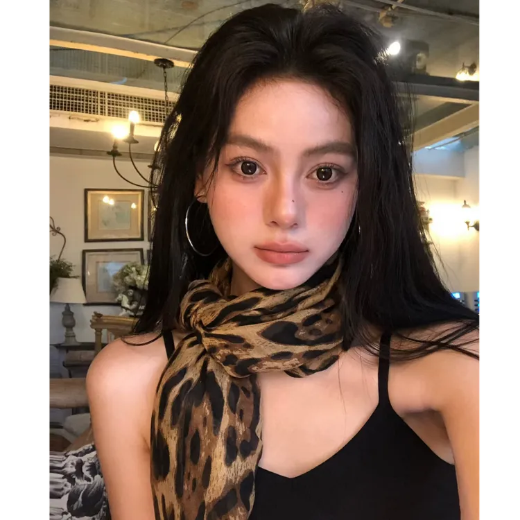 千禧辣妹复古豹纹丝巾纯欲风高级感长披肩个性氛围感薄款印花丝带