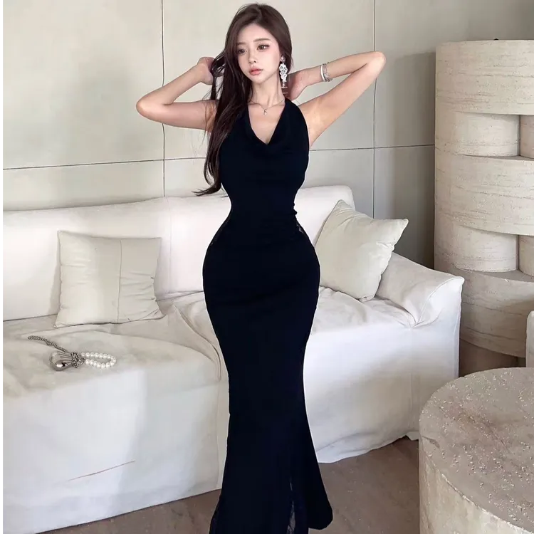 纯欲风性感挂脖V领吊带连衣裙新款修身显瘦法式气质镂空长裙