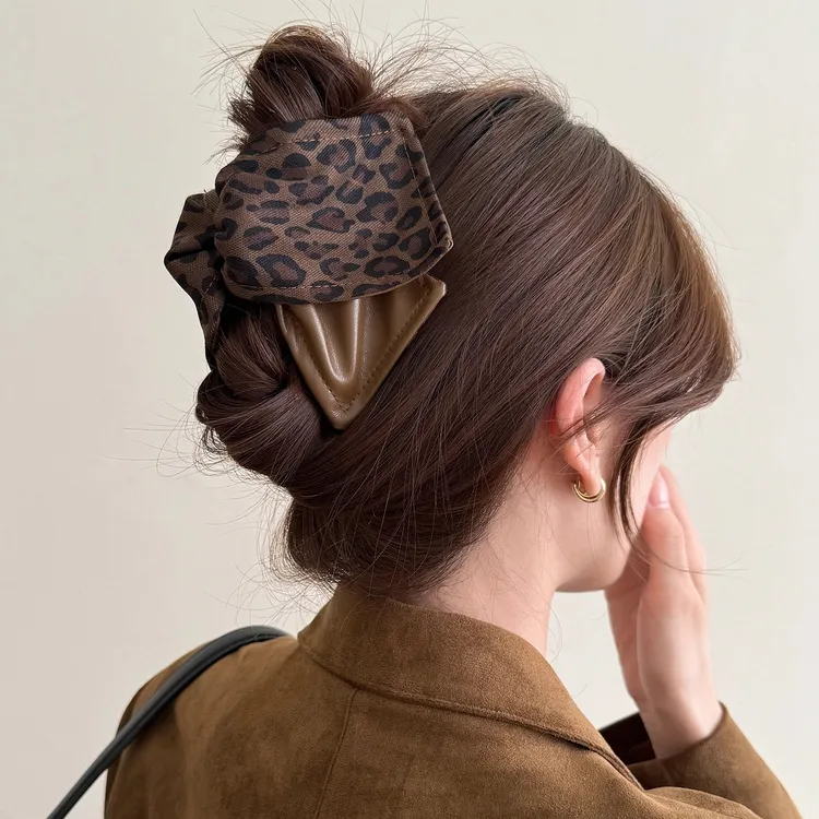 轻奢复古小众pu豹纹拼接三角抓夹个性设计2025年新款后脑勺盘发夹