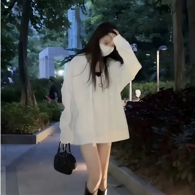 【白羊】早秋2025欧若风宽松显瘦连帽简约卫衣时尚慵懒风连帽衫