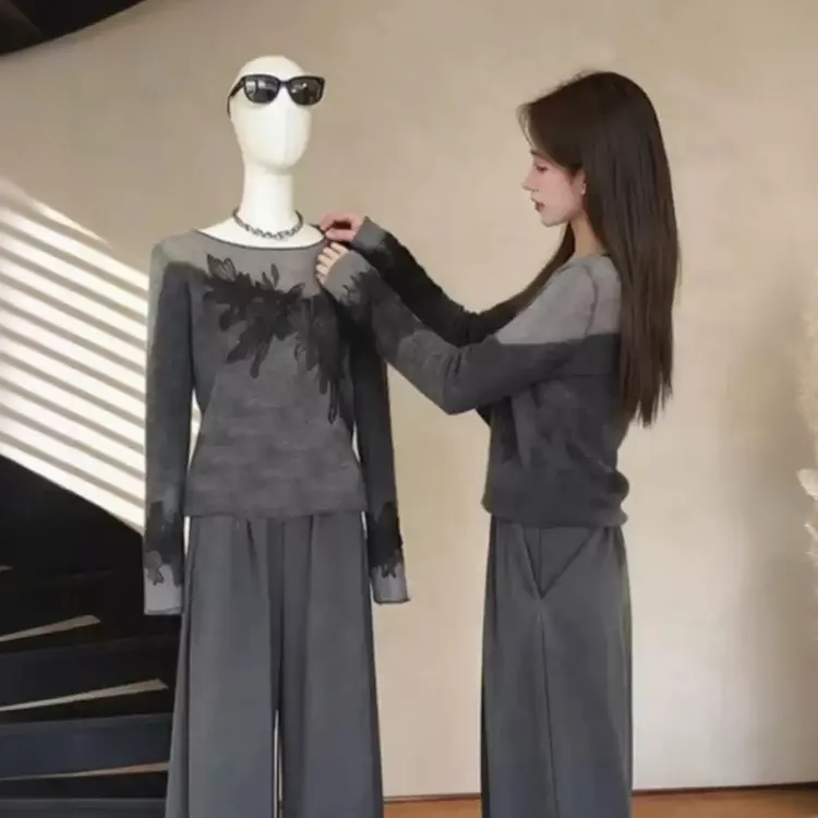 大码高级感灰色蕾丝刺绣针织衫毛衣女秋季胖mm微透内搭打底衫上衣