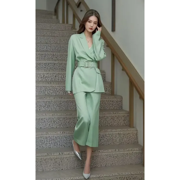 一整套ootd通勤穿搭2025超火春装绿色西装外套阔腿裤职业气质套装