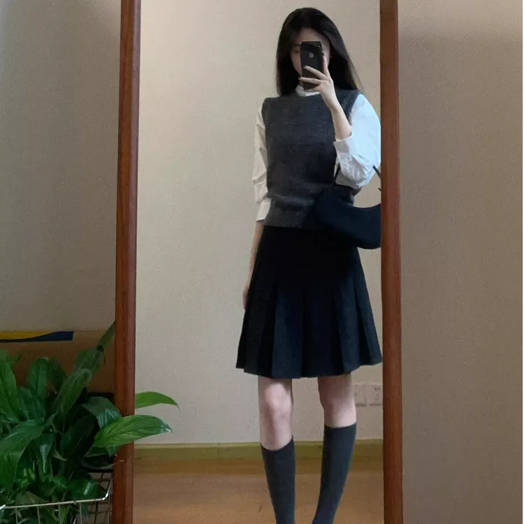 一整套ootd穿搭早秋巨好看的套装女针织马甲叠穿衬衫百褶裙三件套