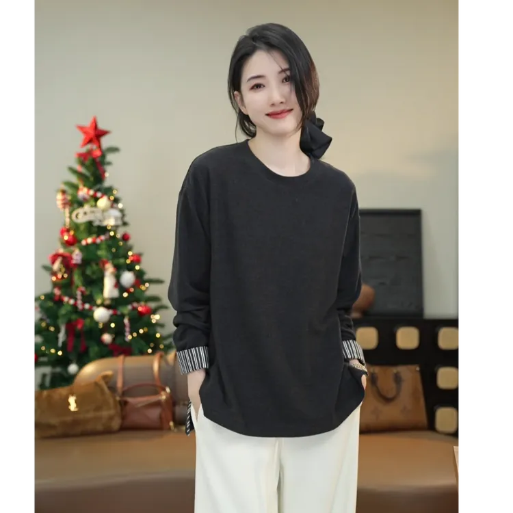 小乖逃深灰T恤打底衫黑色条纹袖格子开叉百搭款黑色打底N95157