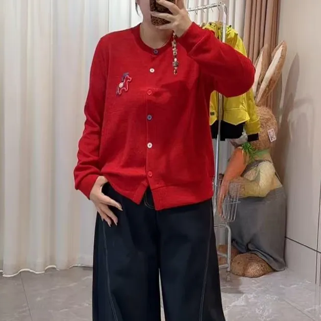 “Daying”0829-1新年款彩扣小马针织上衣