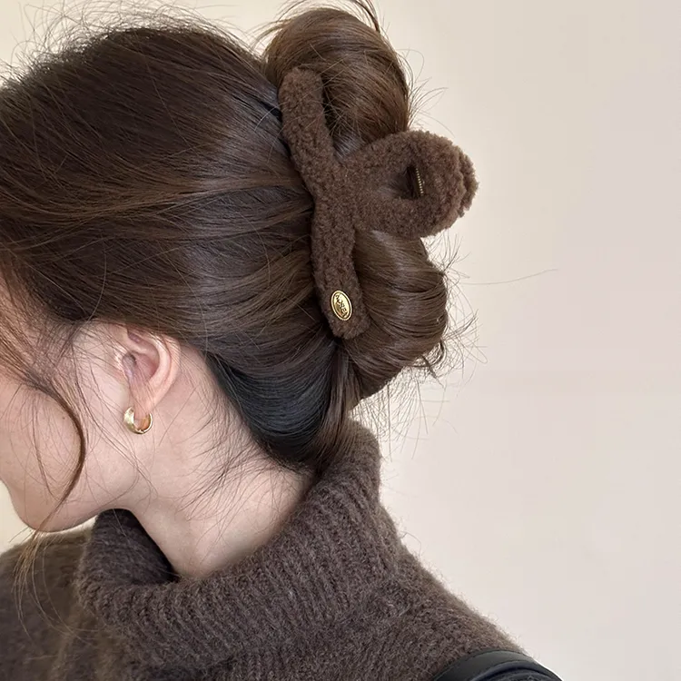 羊羔毛绒头发抓夹发夹女后脑勺盘发鲨鱼夹秋冬季发卡头饰2025新款