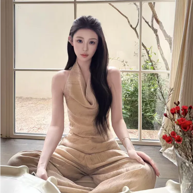 纯欲荡领挂脖春夏收腰显瘦设计感小众性感上衣女配高腰显瘦裤子