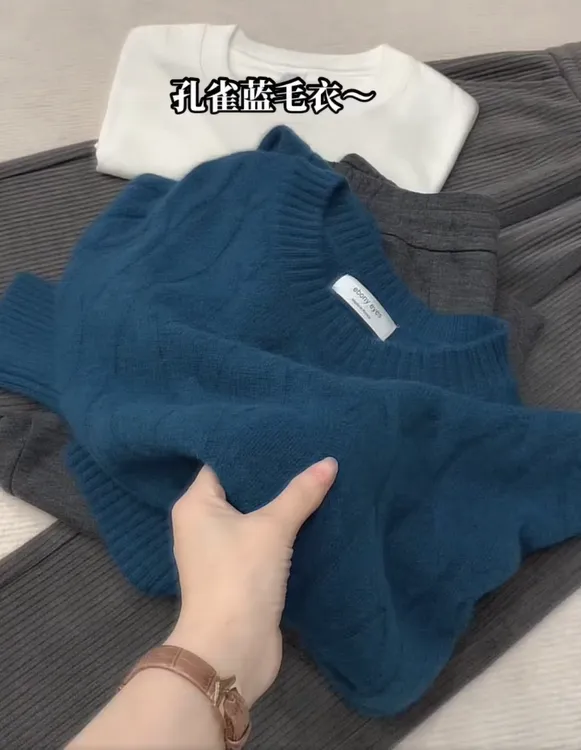 韩版高级质感孔雀蓝色麻花圆领针织衫女秋季新款软糯套头毛衣2025