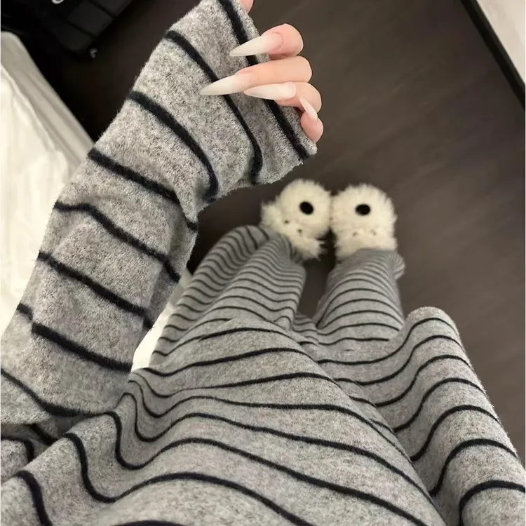 韩系简约灰色条纹德绒睡衣女秋冬季新款保暖宽松可外穿家居服套装