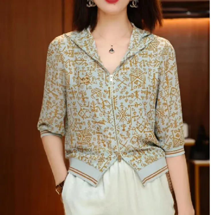 2025夏季新品舒适时尚连帽开衫上衣法式防晒减龄女式套装深圳正品