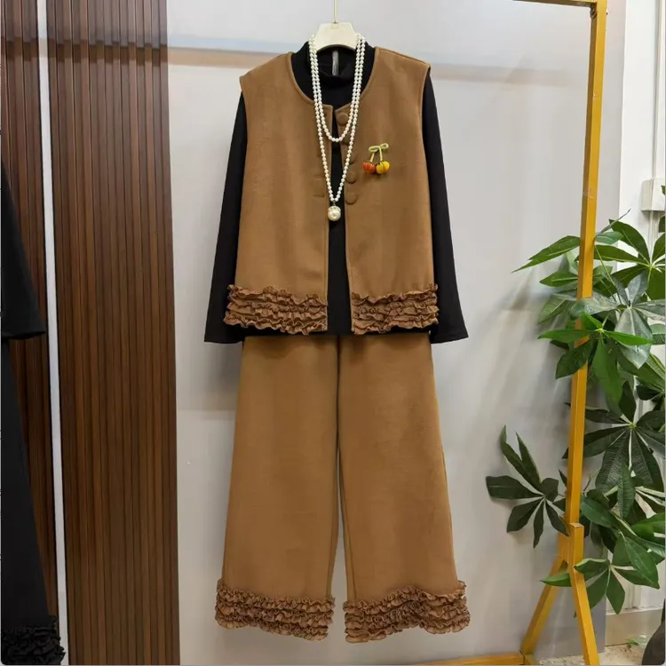 微胖新款高品质复古文艺风小众木耳花边马甲十打底十裤子三件套