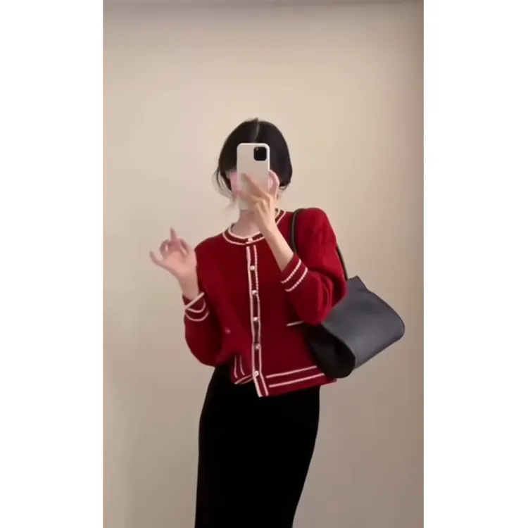 2025春季新款时尚单排扣套头小香风女士毛衣女时尚高腰黑色裙套装