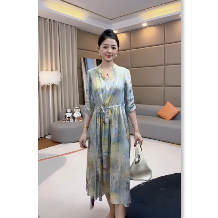 《小暖心选》“日照金山‘稀缺*定制面料V领桑蚕丝连衣裙 80346