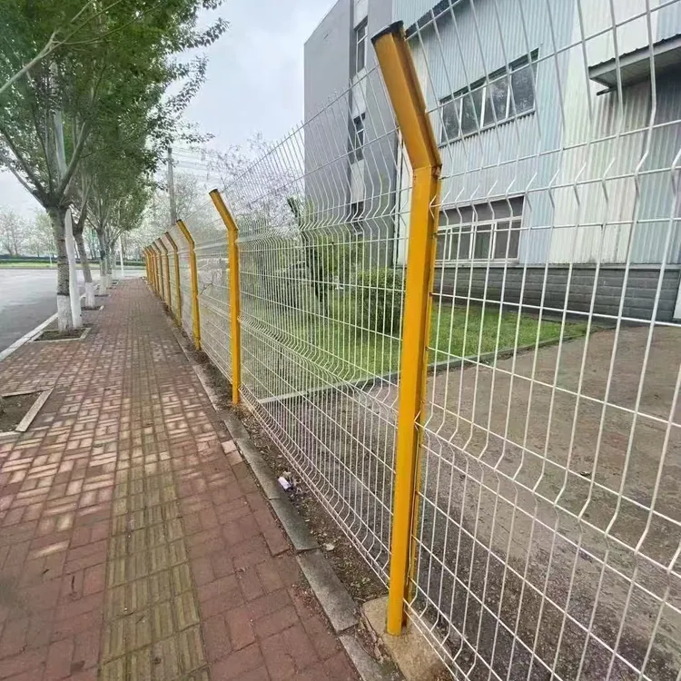 铁丝网隔离网桃型柱护栏小区别墅护栏网院子围墙围栏网防护网栅栏