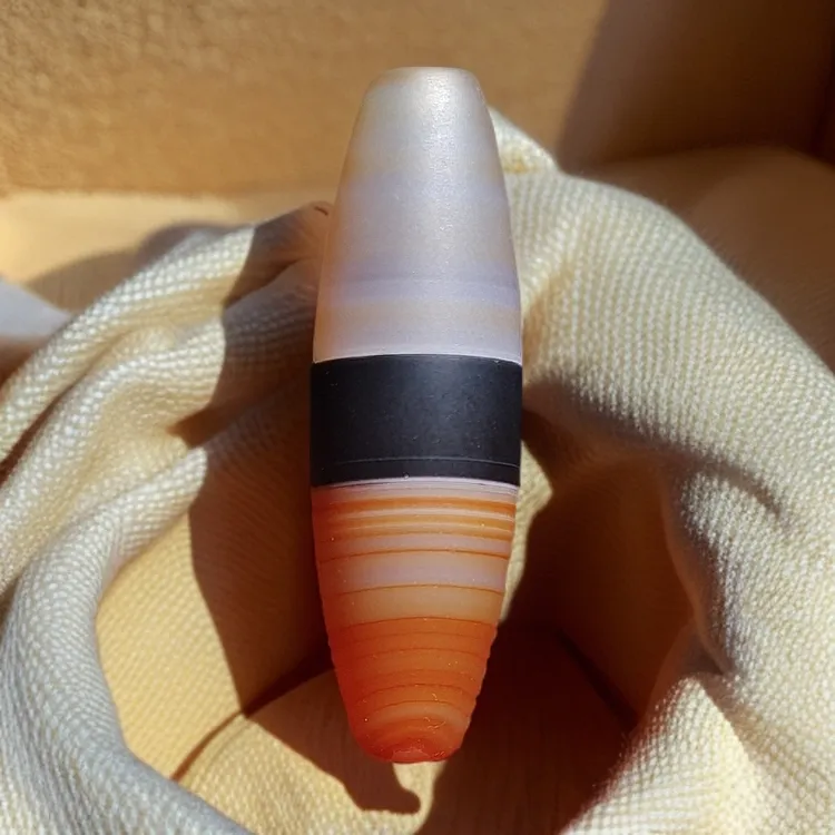 天然缠丝玛瑙 一线药师多彩珠 适合吊坠锁骨 尺寸：50*15.5