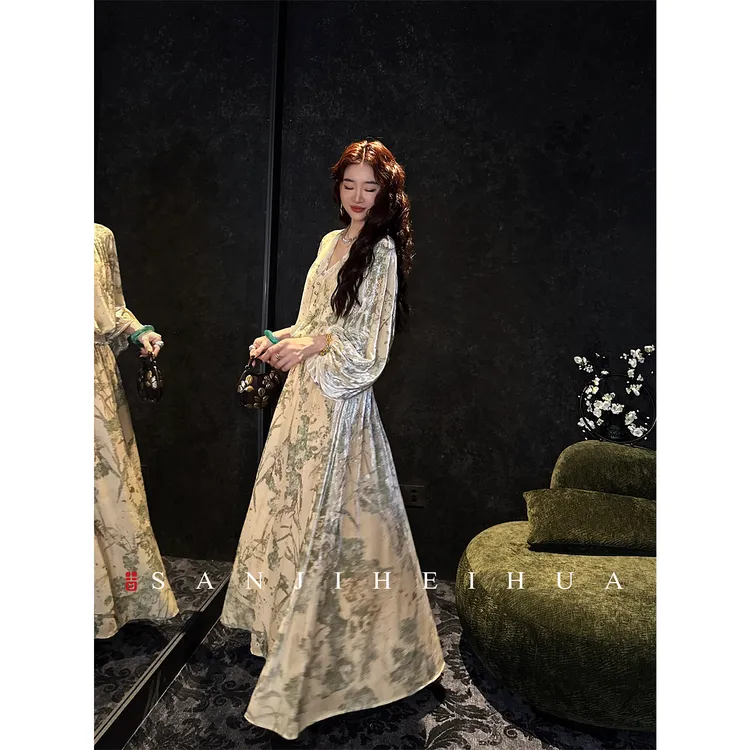 三吉黑花【如初妆】新中式绣花烫钻丝绒裙秋冬连衣裙子2025新款