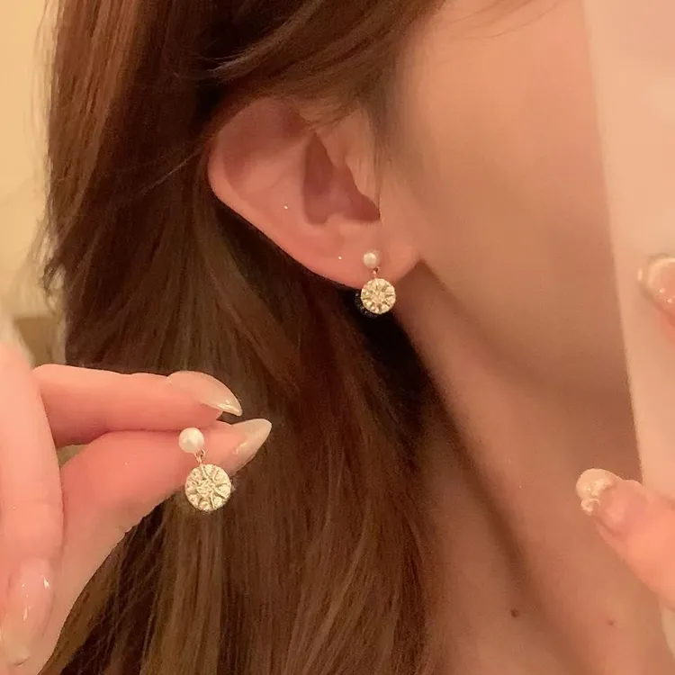 铜合金锆石耳饰 秋冬轻奢闪锆八芒星珍珠耳环女气质百搭耳针耳饰