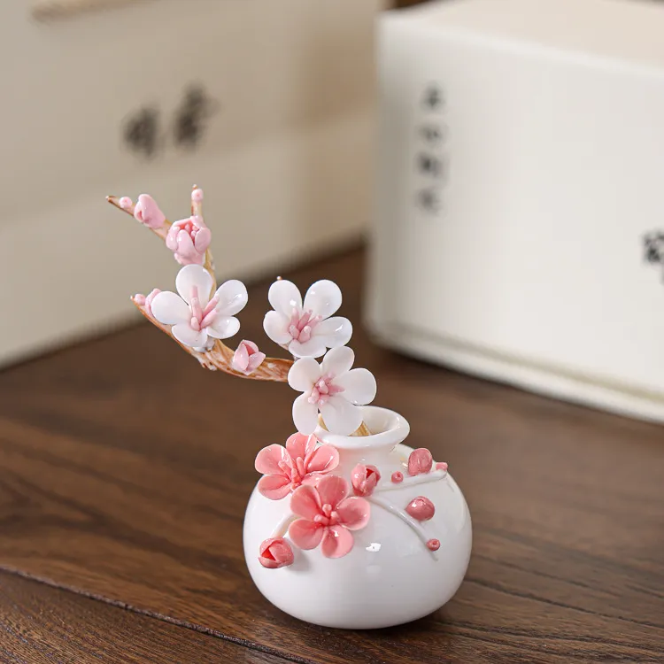 陶瓷手工捏花圆梅花瓶羊脂玉瓷温润通透小清新花器插梅花瓷器摆件