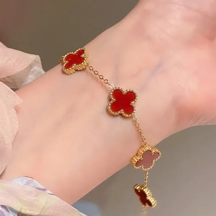 钛钢手链 百搭小众五花幸运四叶草高级感女款轻奢时尚红色锁骨链