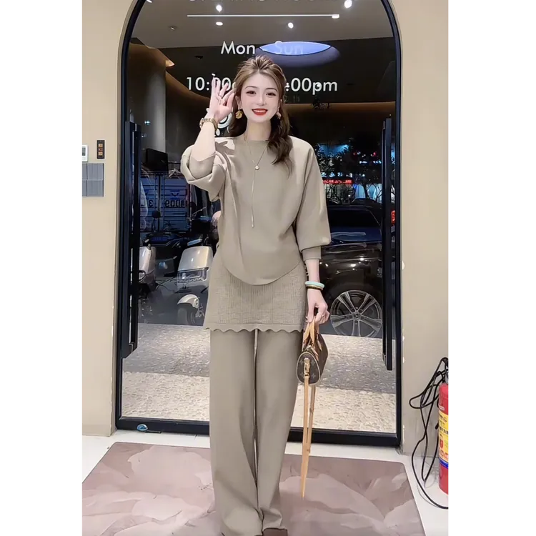 秋冬穿搭一整套女2026新款针织衫叠穿毛绒马甲屁帘休闲裤三件套