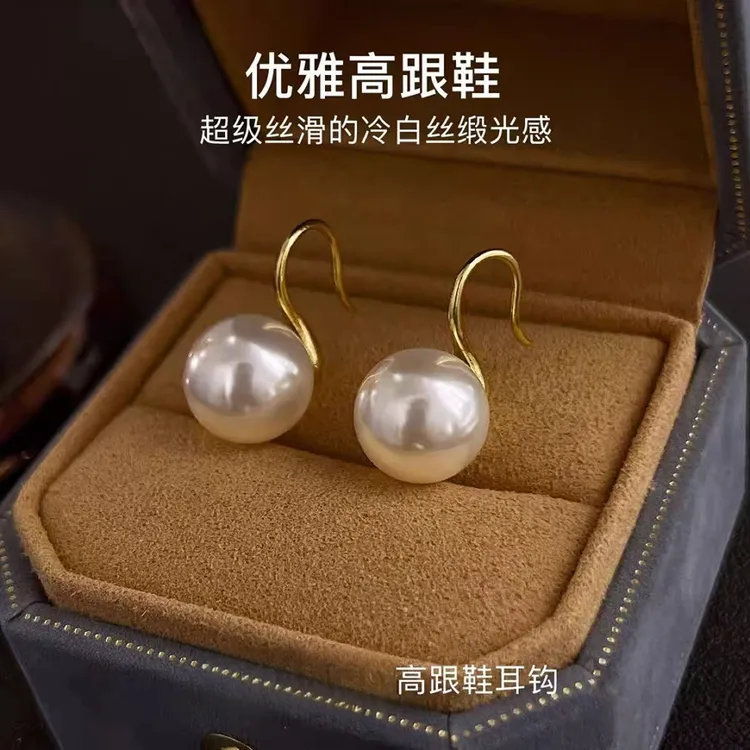 s925银针贝珠正圆强光高跟鞋耳环女简约气质百搭设计小众轻奢耳饰商品图