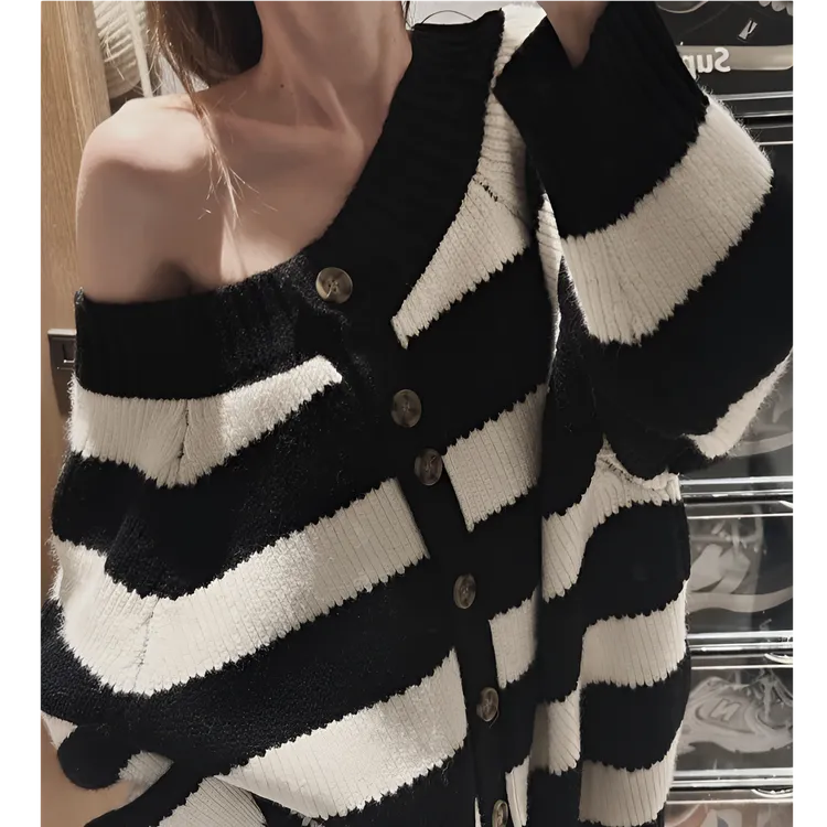 早秋韩系慵懒风条纹黑白正反两面穿毛衣开衫~温柔外套  82042