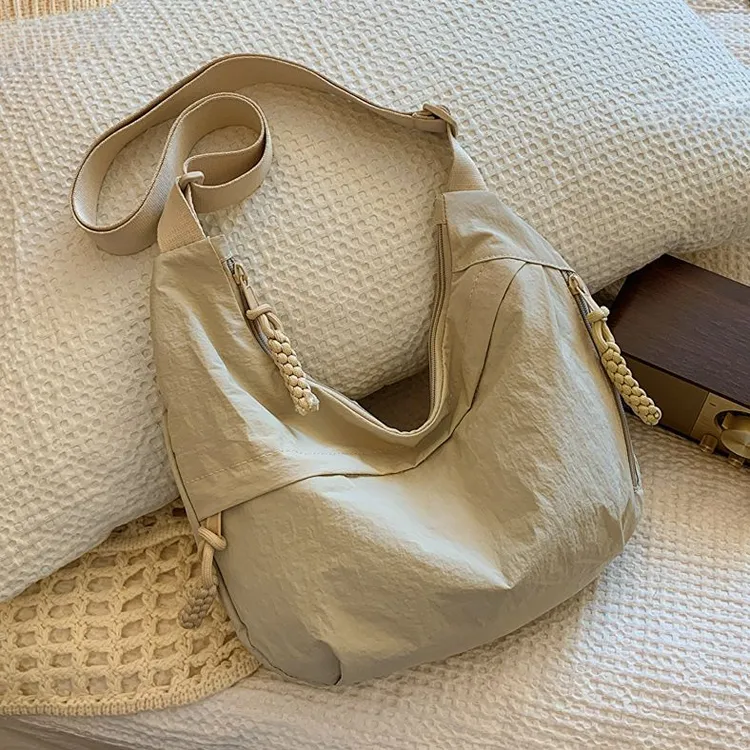 2025夏季新款百搭单肩包水洗皱尼龙休闲轻便餃子包旅行斜挎包复古