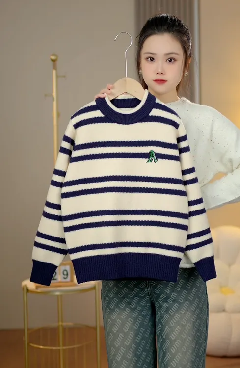 2025男童中大童新款针织毛衣秋冬时尚洋气加厚条纹百搭潮流款