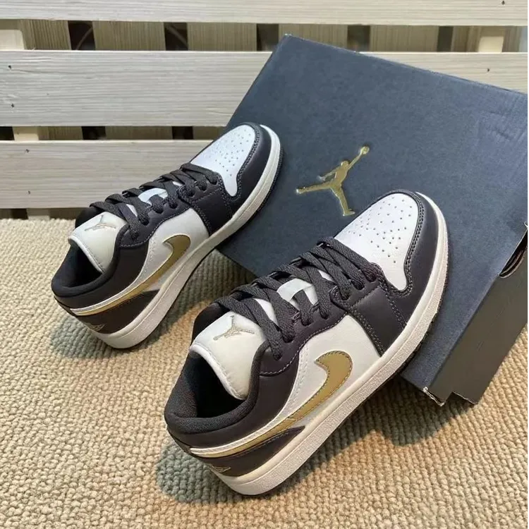 Air Jordan 1 男女同款金钩摩卡棕色低帮运动耐磨篮球鞋官方正品 