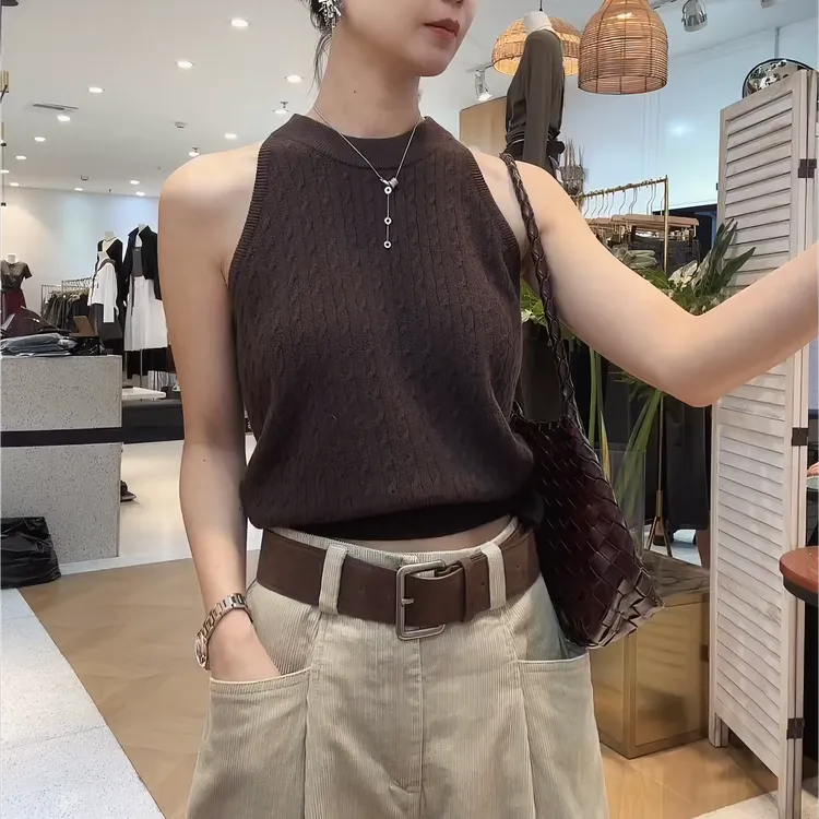 法式复古削肩时尚气质2025显瘦女士挂脖纱色针织衫背心LK2506462
