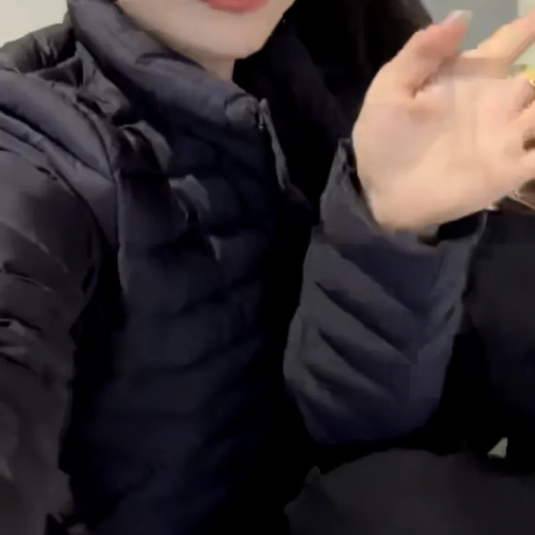 2025冬季新款潮流韩版爆款网红外套女飘MR