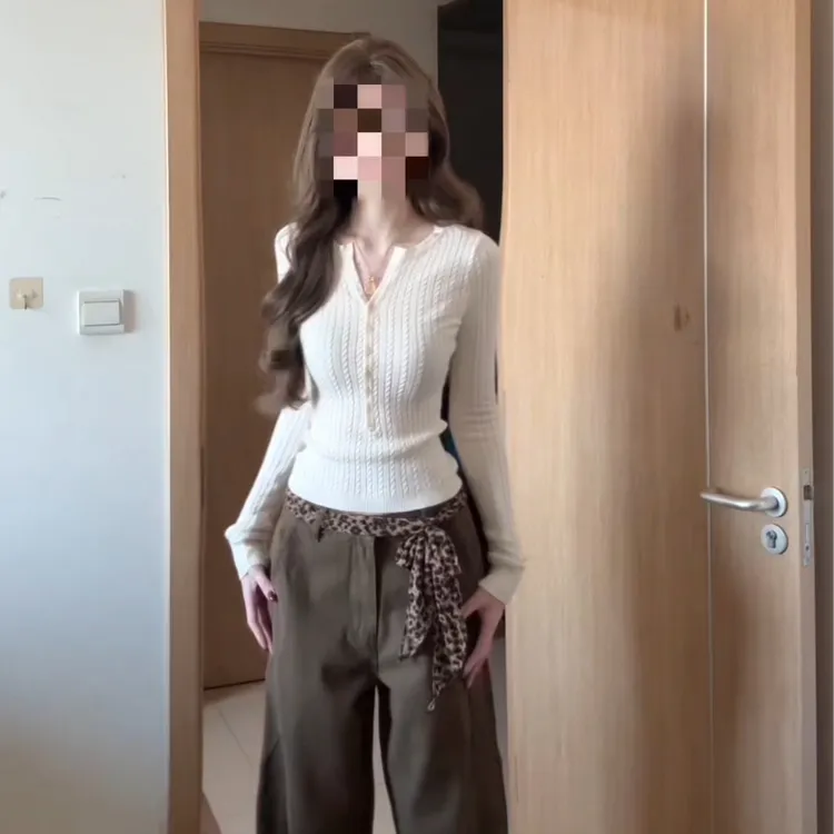 【现货】2025秋冬减龄气质纽扣半开领重工麻花针织上衣X11204