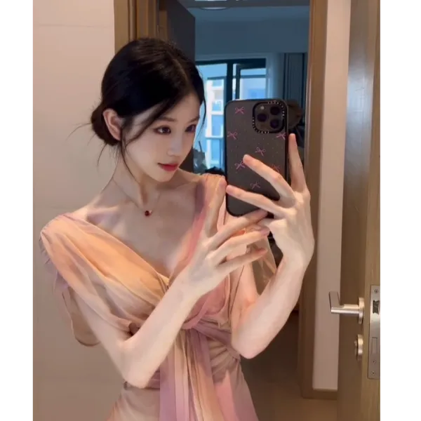 【霓裳粉羽衣】法式气质设计感收腰深V晕染色连衣裙女夏季新款短裙