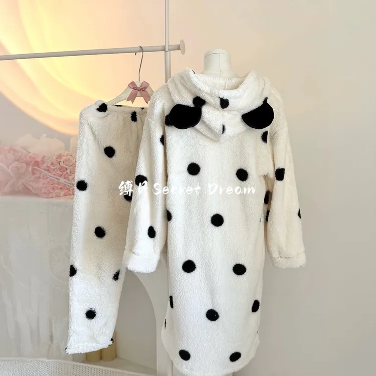 缚月加厚长袖珊瑚绒冬季连帽睡衣女秋冬加绒家居服保暖的被窝套装