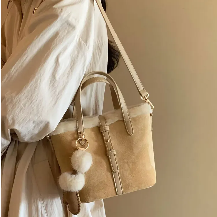 森诺克南风潮流百搭2025新款小众手提毛茸茸包包女秋冬单肩斜挎包