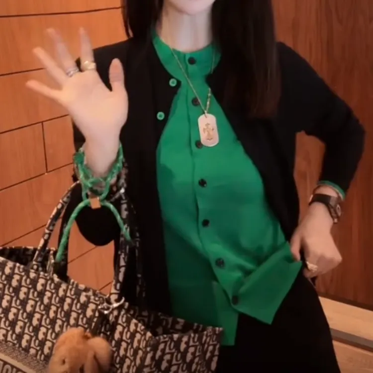 2025早秋新款百搭圆领撞色针织开衫女韩系设计感假两件休闲上衣潮